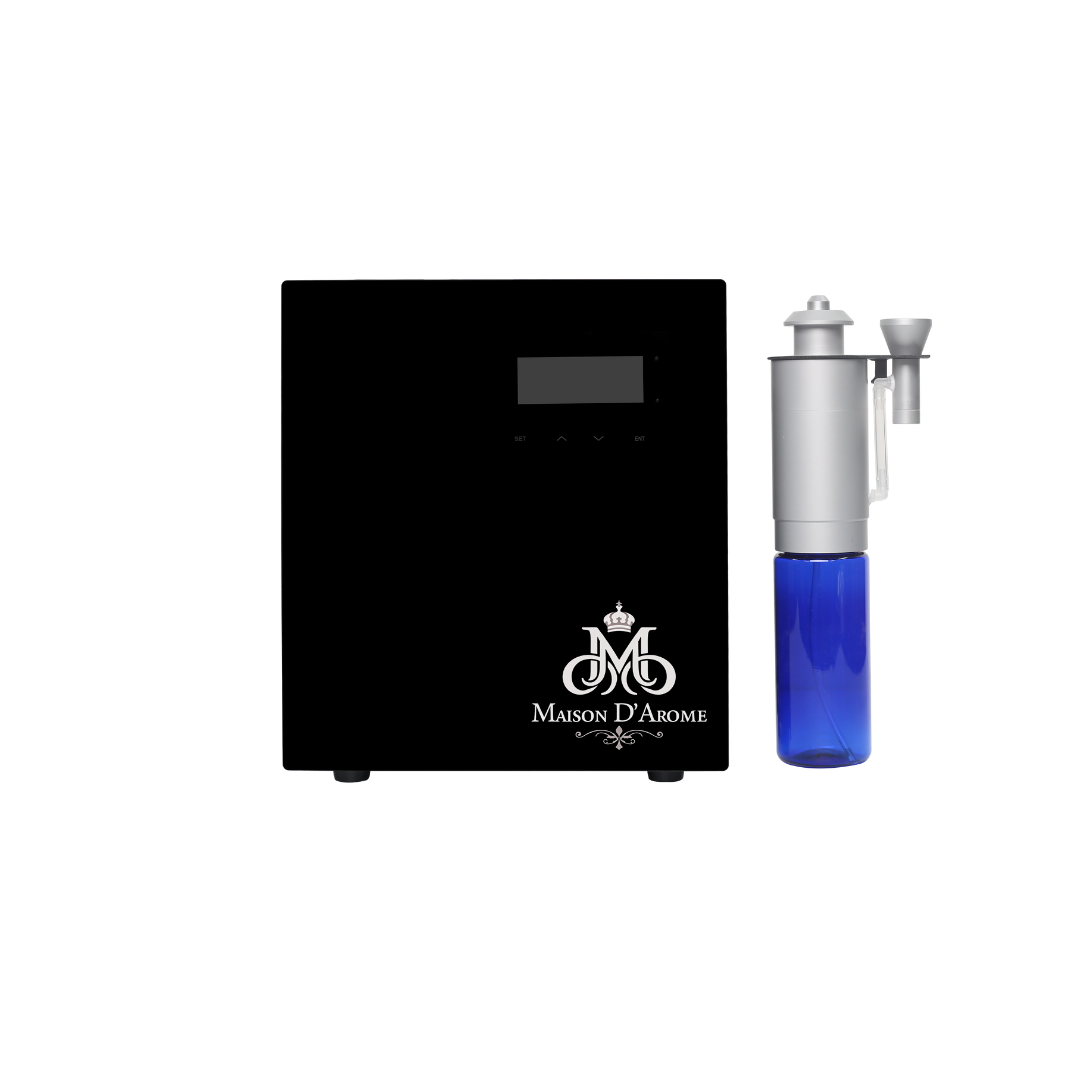 Difusor silencioso para oficinas SA250 de Maison D'Arome, en negro, con depósito azul destacado, ideal para mantener un ambiente aromático en oficinas.